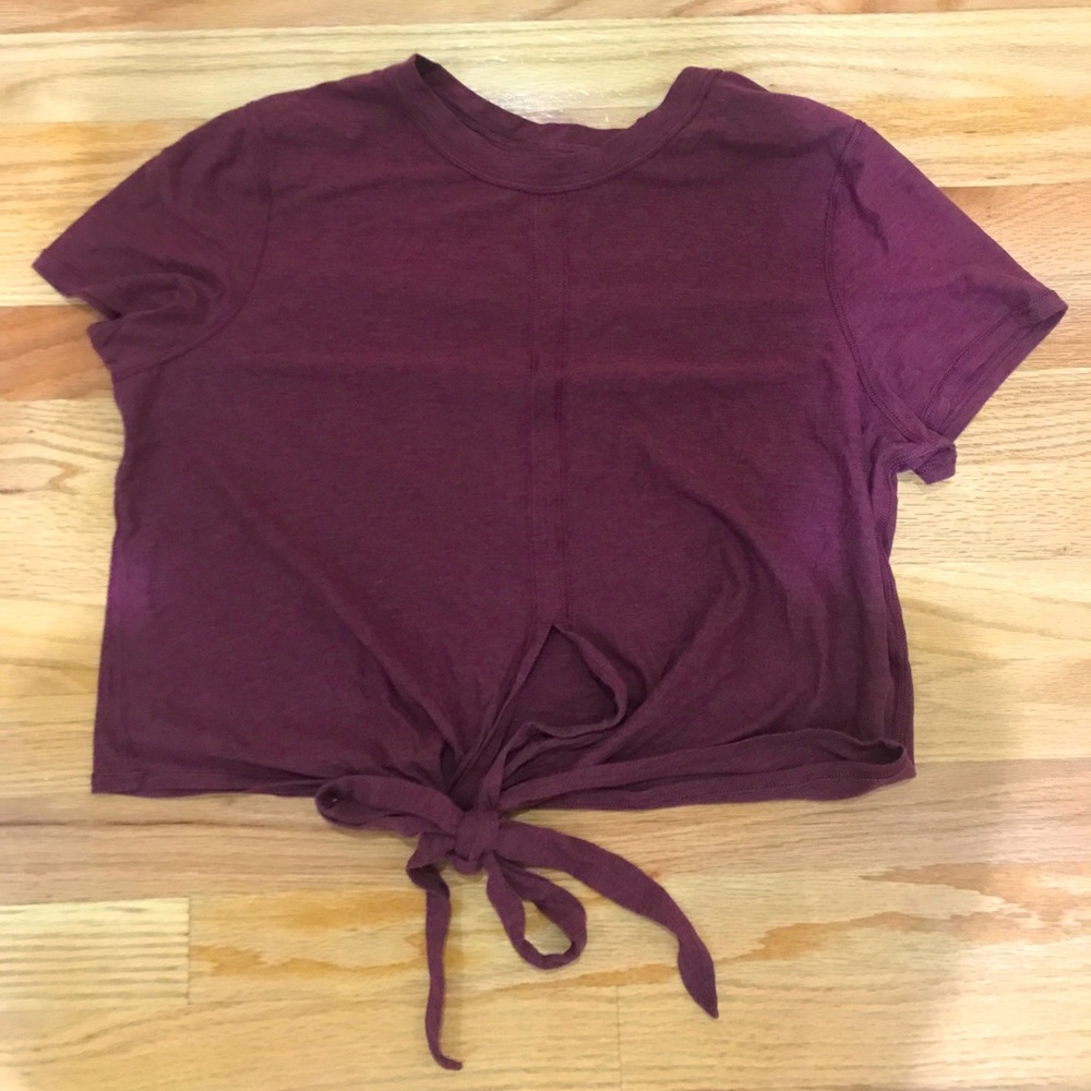 Maroon lululemon tee with tie